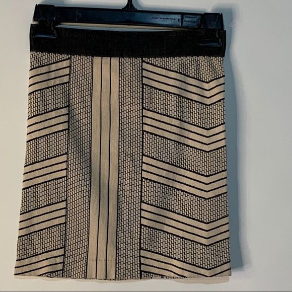 BCBGeneration Geo knit pull on skirt 8094 - Picture 3 of 8